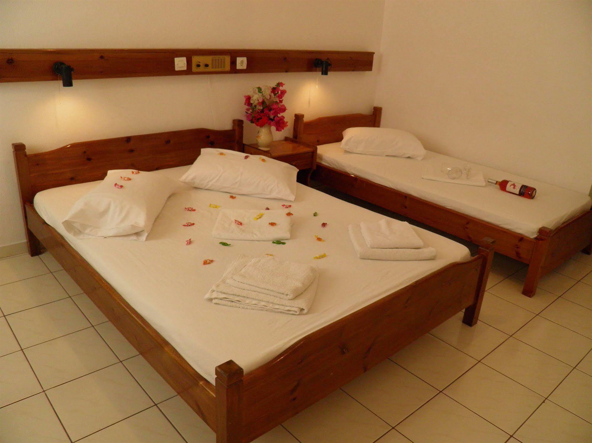 Levante Beach Hotel Kamári Esterno foto