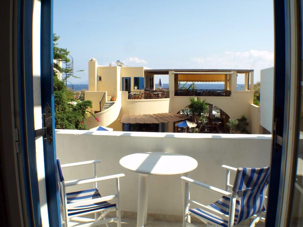Levante Beach Hotel Kamári Esterno foto